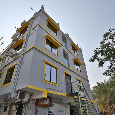 Oyo 24833 Hotel Silver Daman Luaran gambar