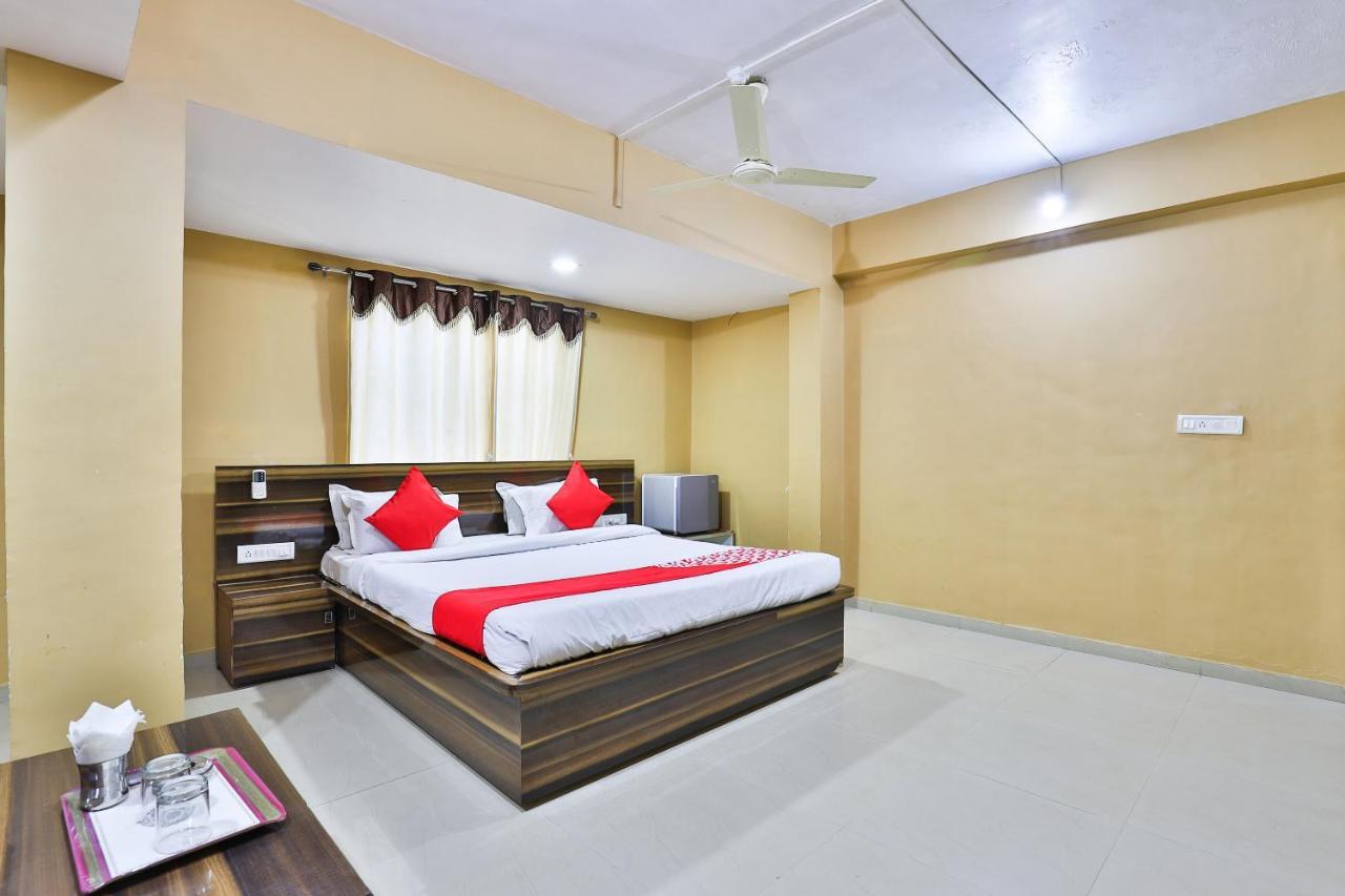 Oyo 24833 Hotel Silver Daman Luaran gambar