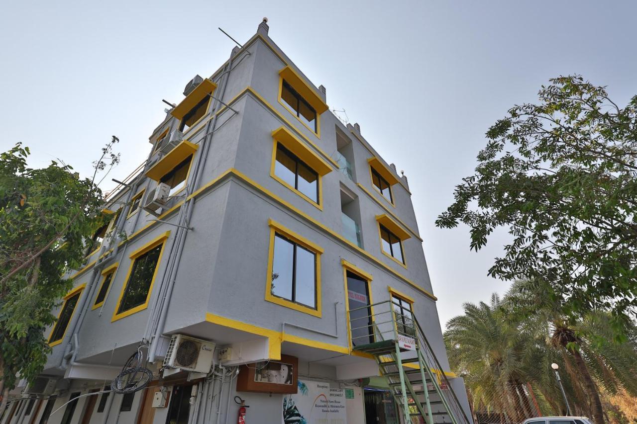 Oyo 24833 Hotel Silver Daman Luaran gambar
