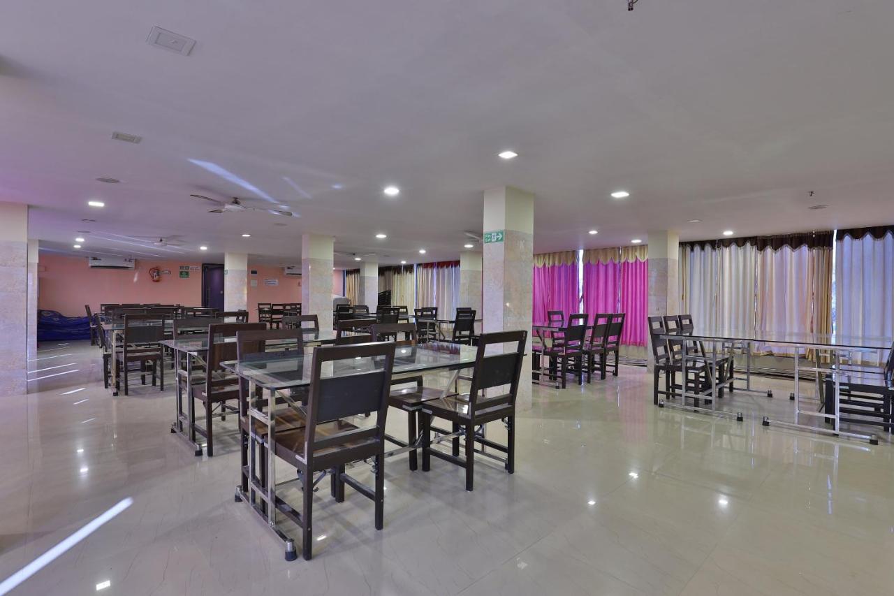 Oyo 24833 Hotel Silver Daman Luaran gambar